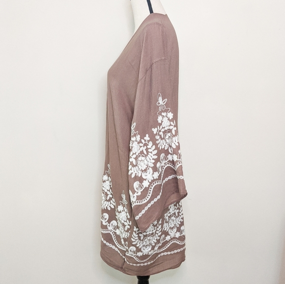 🌞LAST ONE🌞NWT Embroidered Vine Kimono - Picture 2 of 4